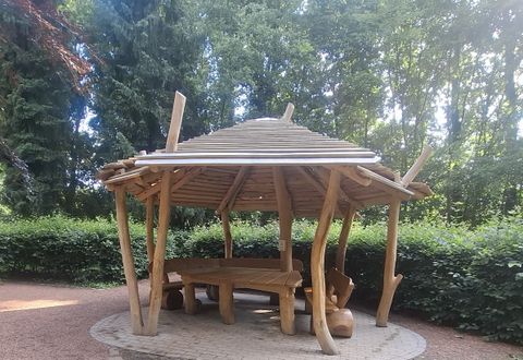 Barrierefreie Picknickecke am Spielplatz 