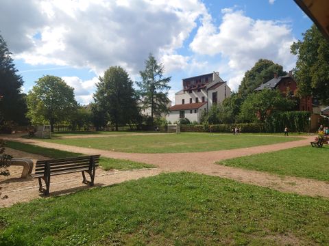 Außengelände der Grundschule Rödlitz